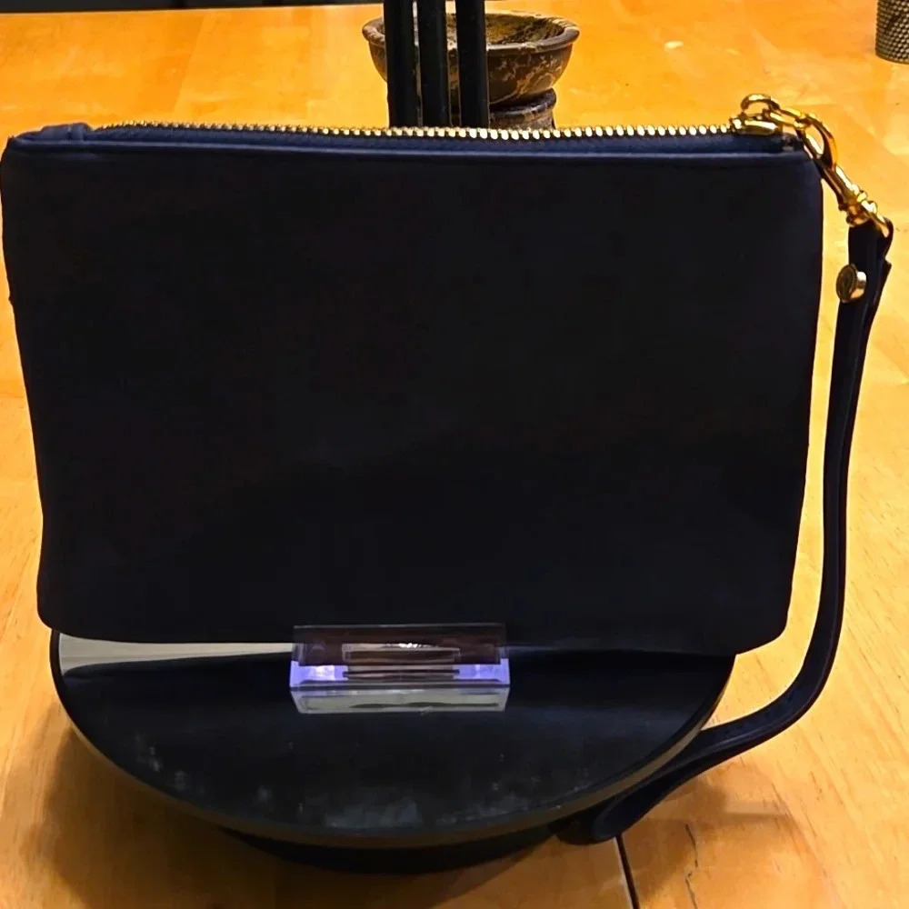 NWOT Francesca's blue wristlet